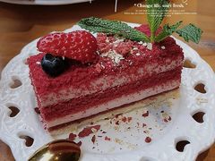 草莓红丝绒蛋糕-盘炉forenza·云贵川融合小食堂 ( 钟楼中柳巷店)