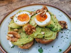 牛油果煮蛋吐司-RAC BAR(安福路店)