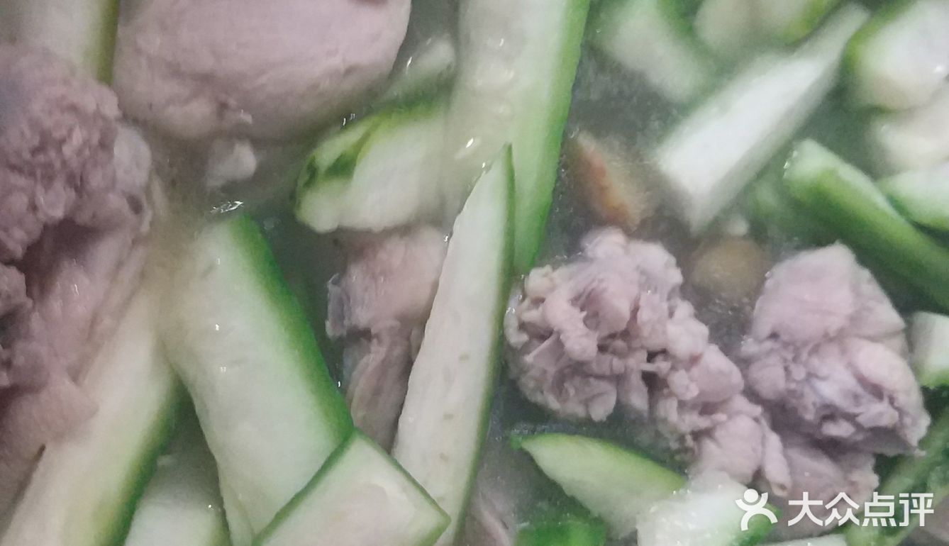 鸡肉搭配丝瓜做的丝瓜肉汤