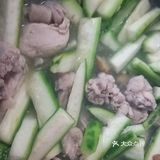 鸡肉搭配丝瓜做的丝瓜肉汤