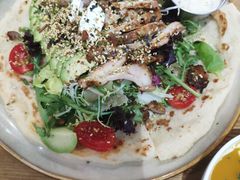 照烧鸡肉配牛油果拉法沙拉-HELLO 27 意面·沙拉·帕尼尼