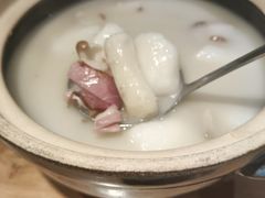 -帅巴人舅母子腊蹄民俗村