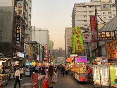 -六合夜市