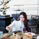 超绝江景粤菜馆！全落地玻璃窗正对上海中心，外面还有露台可以拍