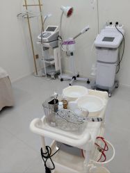 -苗方清颜专业祛痘·皮肤管理