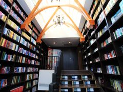 -钟书阁(松江泰晤士小镇店)