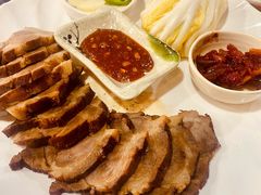 白菜包梅肉-故乡家韩国料理(丹东街店)
