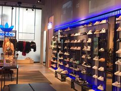 -阿迪达斯(武林银泰三叶草店)