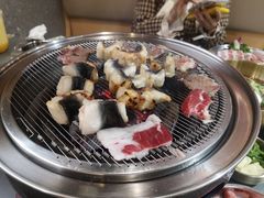 -围炉肉舍•炭烤活鳗•丹东海鲜烤肉(步行街店)