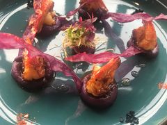 煎虾配紫薯泥薯片及姜味柠檬汁-AZUL by FUEL蓝色·法式酒馆(琶醍店)