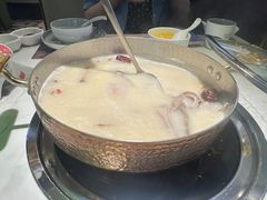 -洪氏嗨捞·广东猪肚鸡·椰子鸡火锅(西咸万象城店)