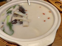 -泉畔人家·老济南经典鲁菜(大明湖店)