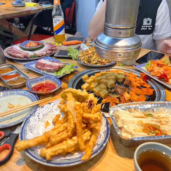 市井烤肉(芥园道店)-"店铺装修还挺有自己的风格的,店员也有统一.