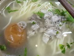 -亮亮面馆(经六路店)