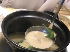 炖羊肉汤-巴扎美食·新疆菜·西域歌舞表演餐厅(新疆大厦店)