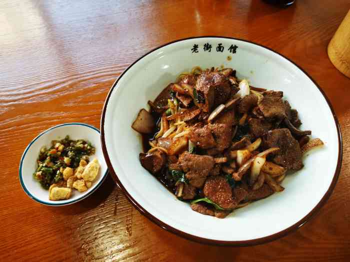 老街面馆(三坝店)-"离三坝地铁站很近 小龙虾拌川一大碗 很入.