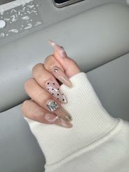 -小黑瓶美甲美睫