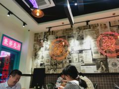 -何妹湿辣牛肉·粤式烧烤砂煲(桂雅路店)