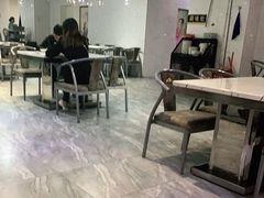 大堂-凤凰路何眼镜香辣蟹(花果园店)