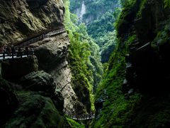 -龙水峡地缝景区