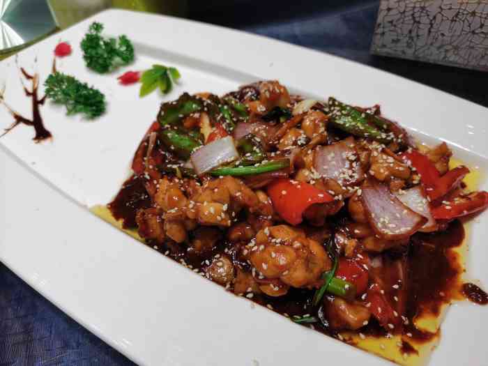 缘来私房菜-"位于家附近的一家餐厅!在创意园区内!所以.