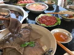 -茅草房·河畔园林火锅
