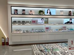 -J-Optical佳视明眼镜·蔡司视觉(青岛金茂览秀城店)