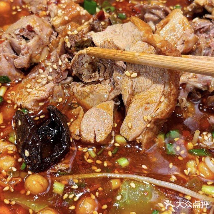 🔥人均20+的宝藏冒菜店！牛肉烤鸭香到犯规