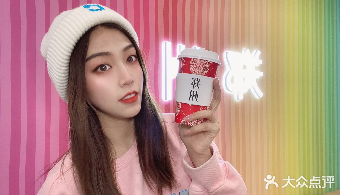 郑州探店｜郑州也有网红地标文字咖啡啦[糖果]