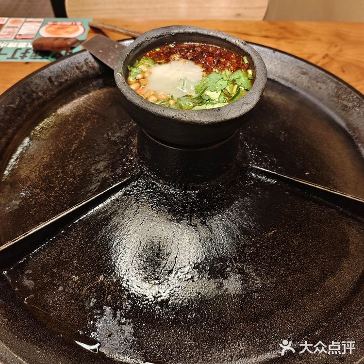 品尝烤肉美味
