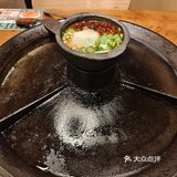 品尝烤肉美味