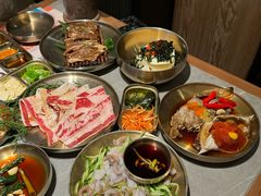 -草家酱蟹炭火烤肉店(珲春南路一店)