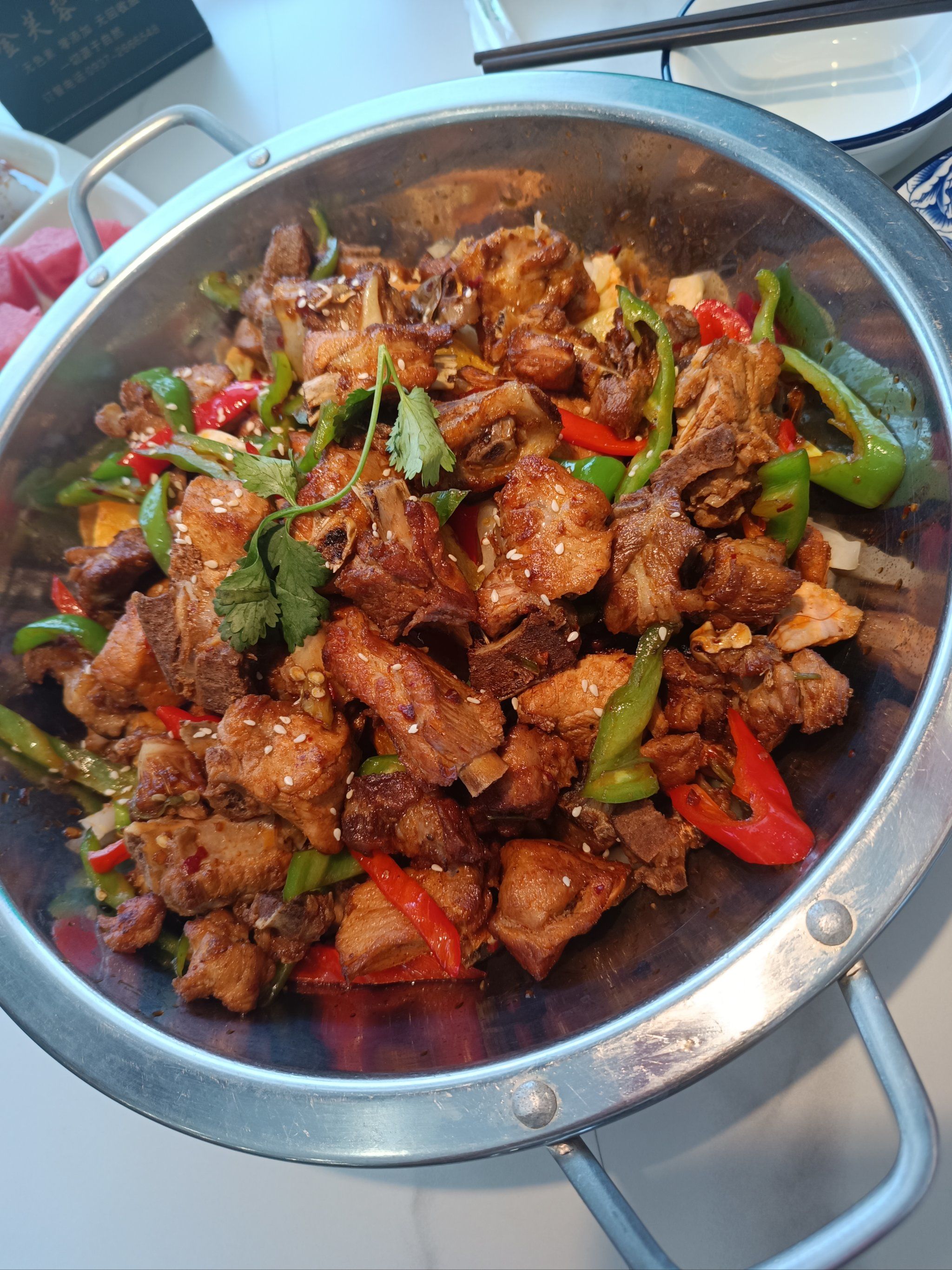 今天吃了个干锅猪蹄,肉很烂,也很香