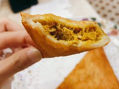咖喱吞拿鱼角-喜莲咖啡
