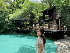 -Chom Cafe and Restaurant