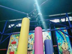 -嘿哟动霸CHUA·新潮玩运动娱乐中心·蹦床滑冰团建乐园
