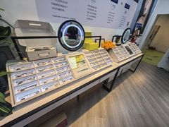 -天空之镜眼镜店蔡司依视路配镜授权零售店(望京颐堤港店)