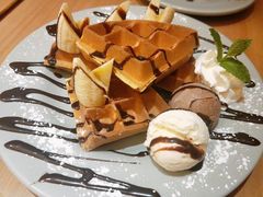 朱古力香蕉华夫饼-Lia Cafe Bar Restaurant松山咖啡屋