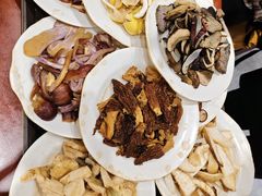 -菌之家·专业纯野生菌火锅·特色炒菌