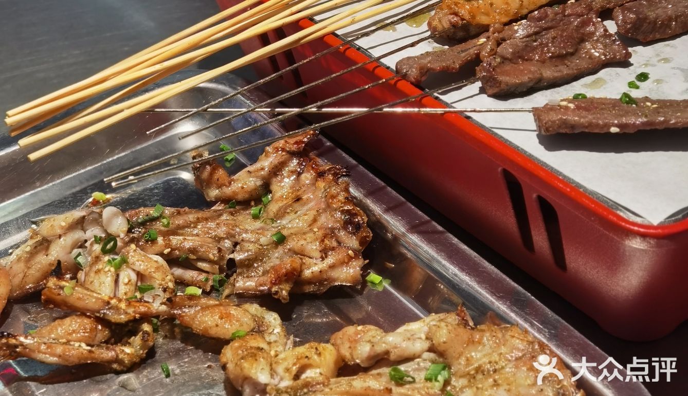 吃着烤串🍢 却有蹦迪的冲动