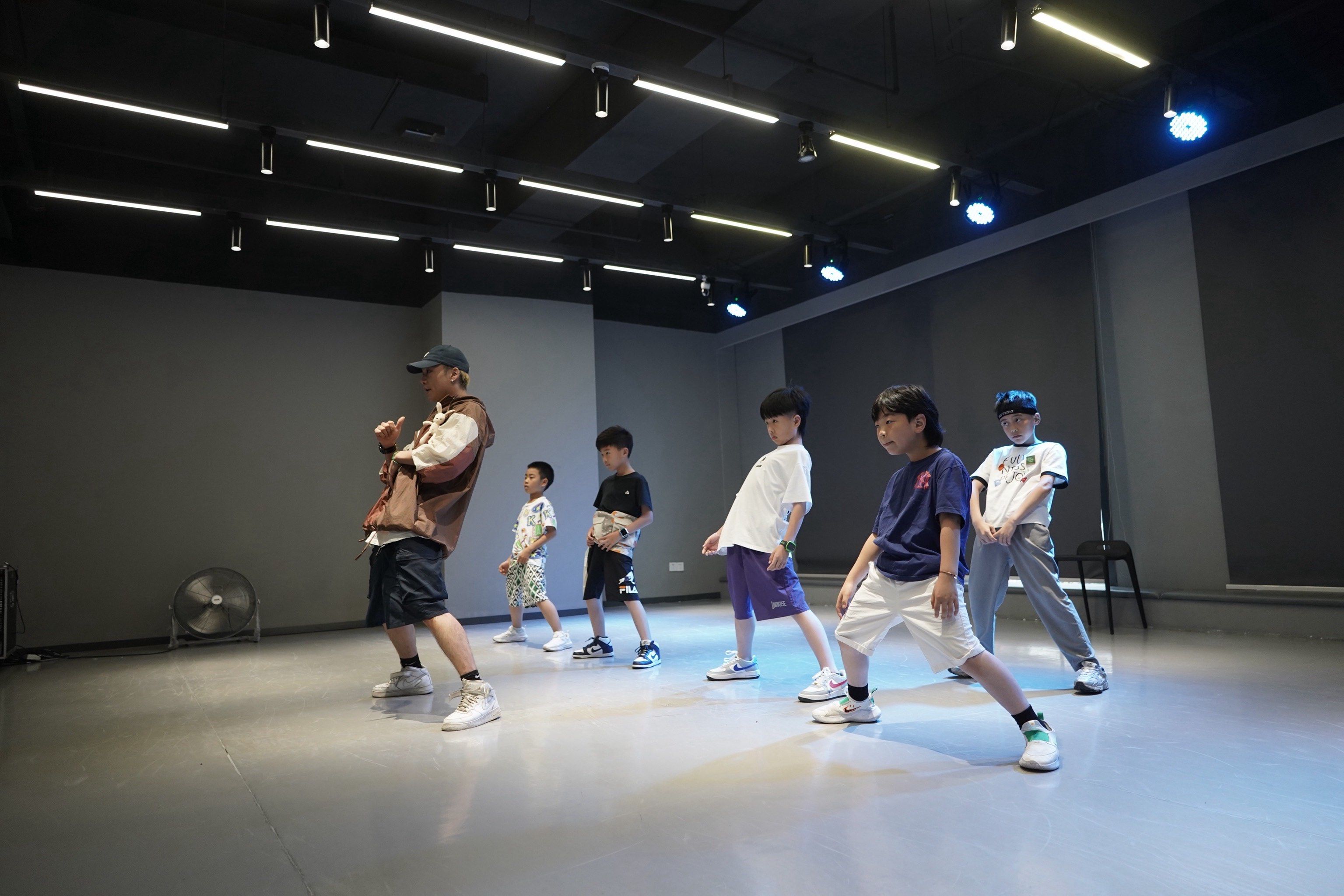 汉街居然有小班的少儿街舞课程