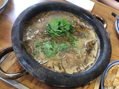 白洋淀石锅嘎鱼-小放牛炒菜馆(军校店)