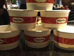 哈根达斯-钱小奴海鲜自助黑金店(杭州滨江龙湖店)