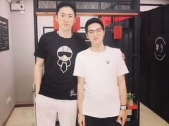 酷酷的新-肆兮眼镜·蔡司·徕卡战略合作店(大坪店)