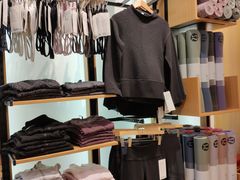 -lululemon(上海浦东IFC店)