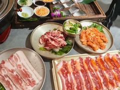 -围炉肉舍•炭烤活鳗•丹东海鲜烤肉(步行街店)