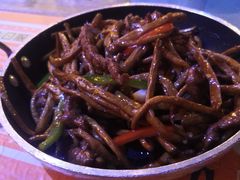 茶树菇炒牛柳-拾叁唐Livehouse(佛山禅城店)