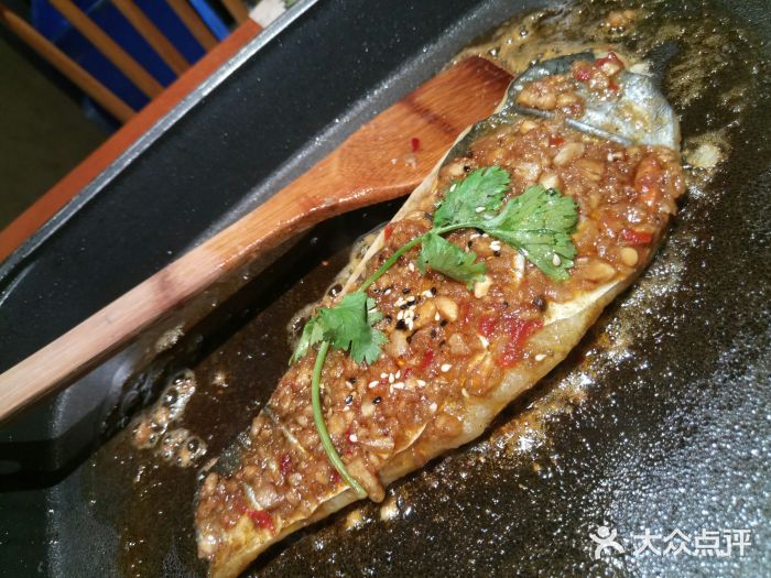 鱼来顺纸上烤鱼蒜香巴沙鱼图片