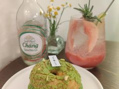 开心果树莓泡芙-Ten Olives甜点