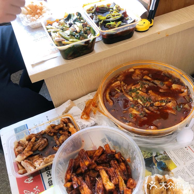 应该点两个清淡的小蔬菜的！